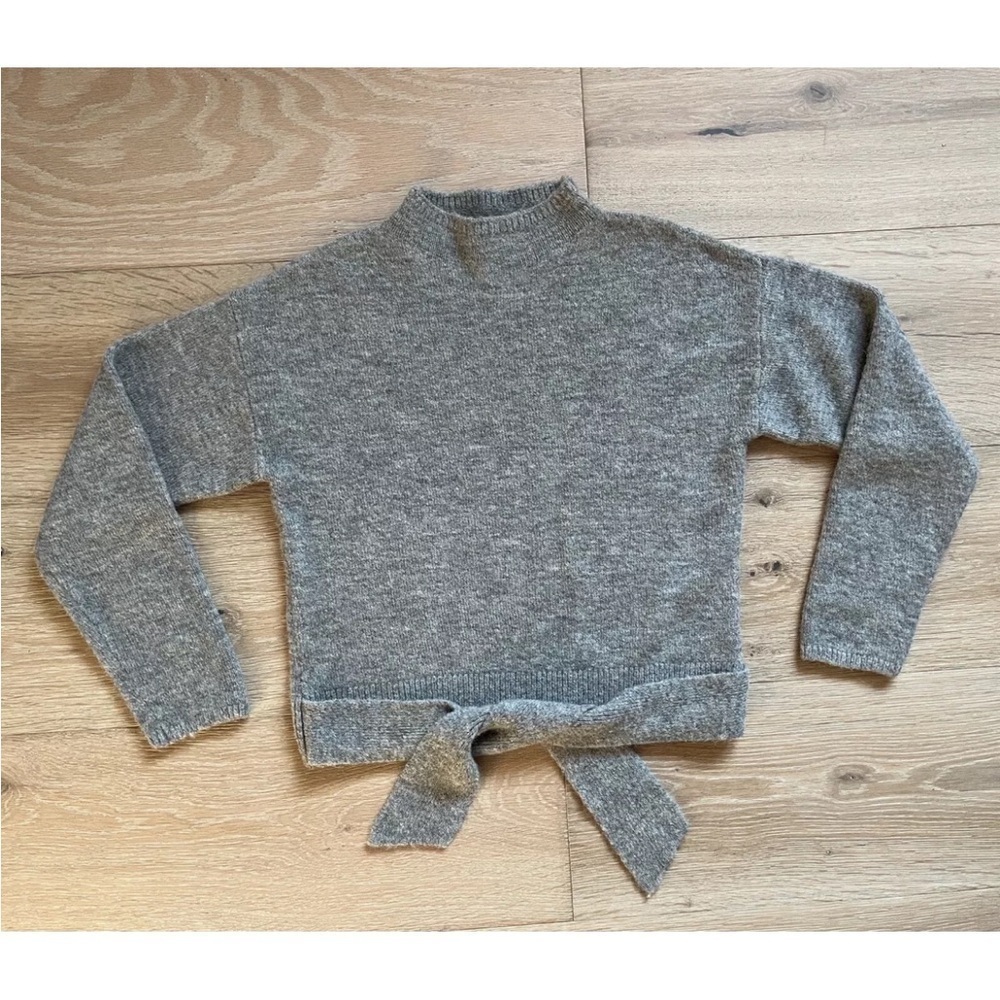 Wayf Front Tie Sweater Mock Neck light Grey Pullover Sz XS wool bland *Y10